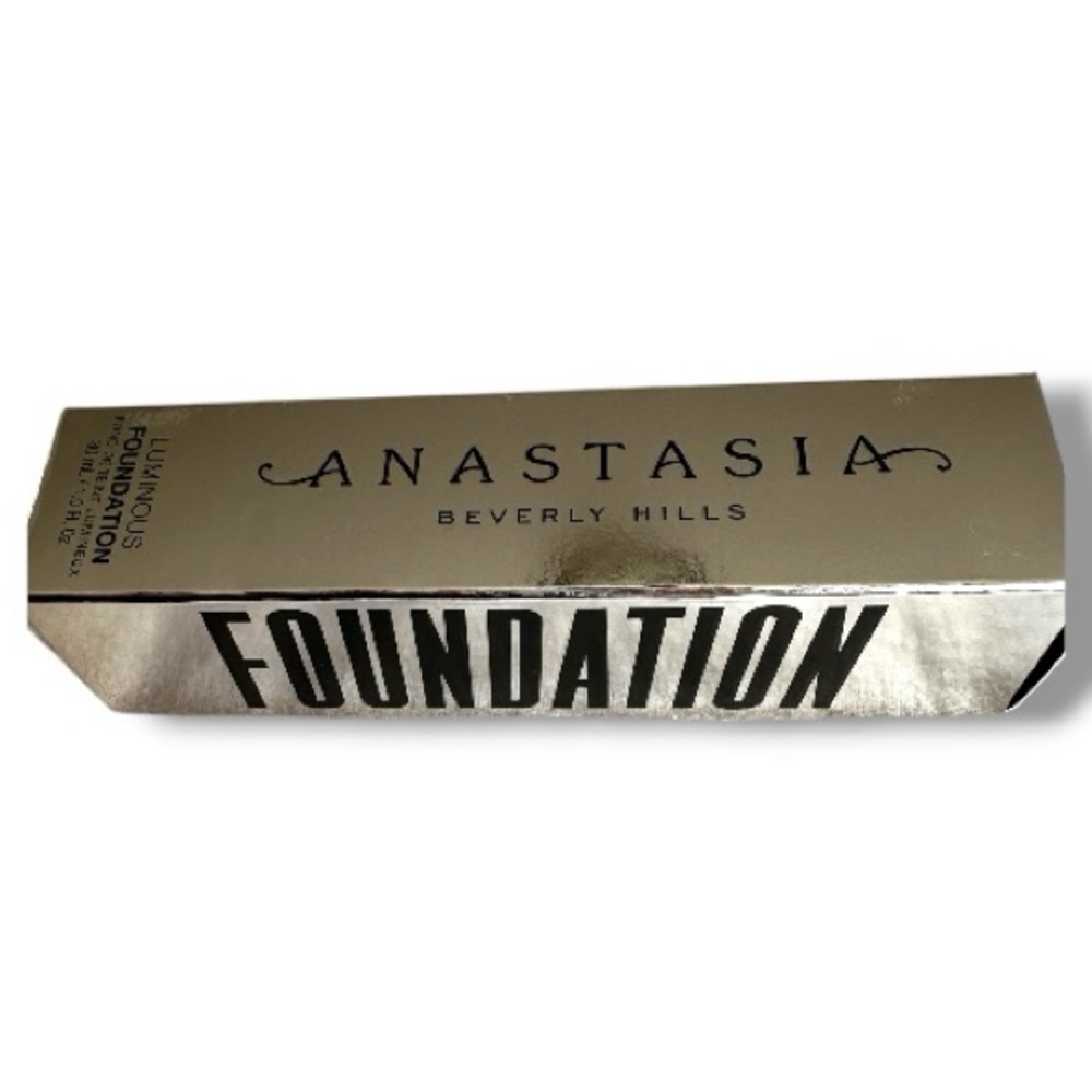 Anastasia Beverly Hills Luminous Foundation in Silver Box